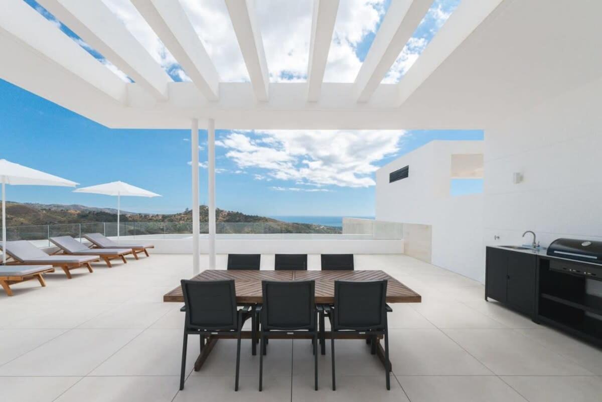 Luxury Penthouse Ocean Views Pool Palo Alto Marbella